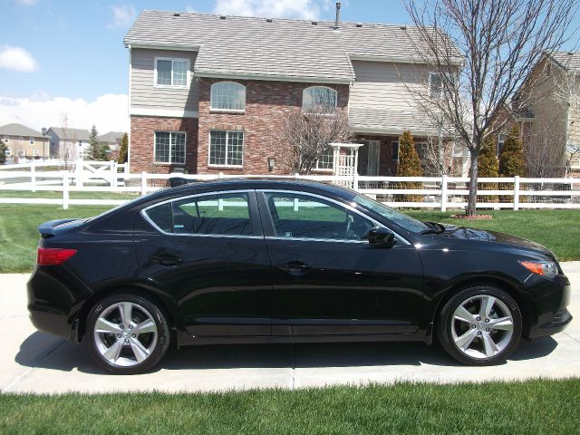 2013 Acura ILX 2dr 3.8L Auto Track