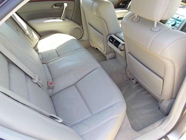 2005 Acura RL 4dr Laredo 4WD 4x4 SUV