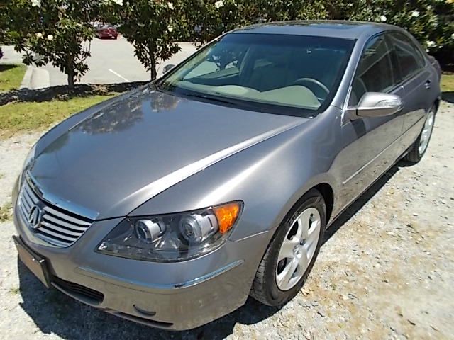 2005 Acura RL 4dr Laredo 4WD 4x4 SUV