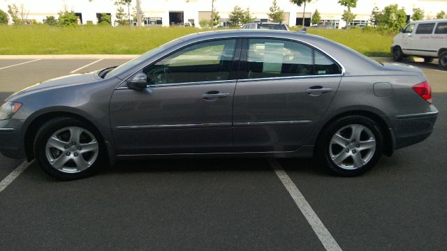 2005 Acura RL 4dr Laredo 4WD 4x4 SUV