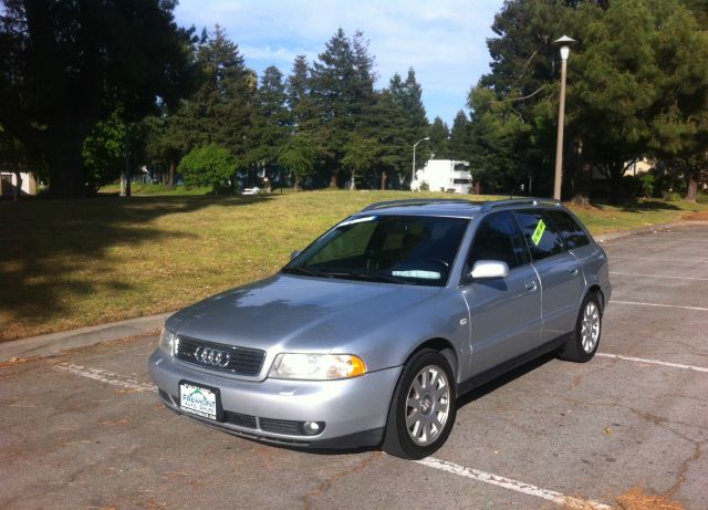 2000 Audi A4 4dr Sdn 750li Xdrive AWD