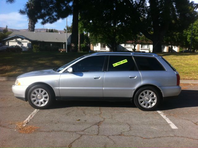 2000 Audi A4 4dr Sdn 750li Xdrive AWD