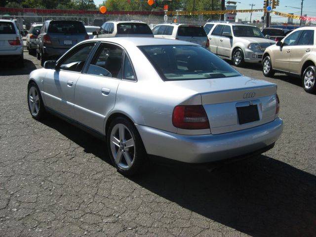 2000 Audi A4 Scion XB