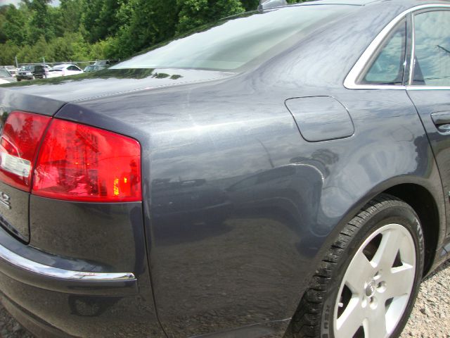 2004 Audi A8 ESi