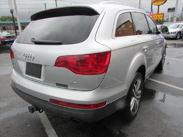 2007 Audi Q7 Crew Cab 126.0 Inch WB 4WD 1SC SLE Z85 4x4 Truck