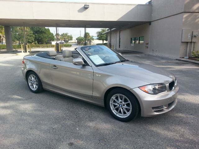 2011 BMW 1 series 2.5L SE