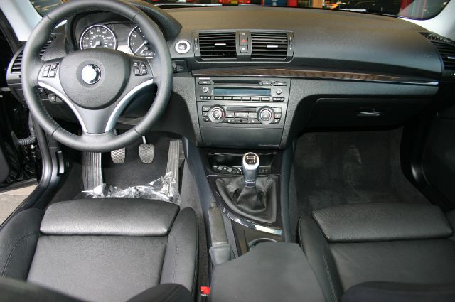 2011 BMW 1 series 2.5L SE