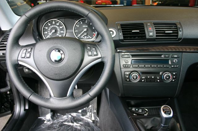 2011 BMW 1 series 2.5L SE