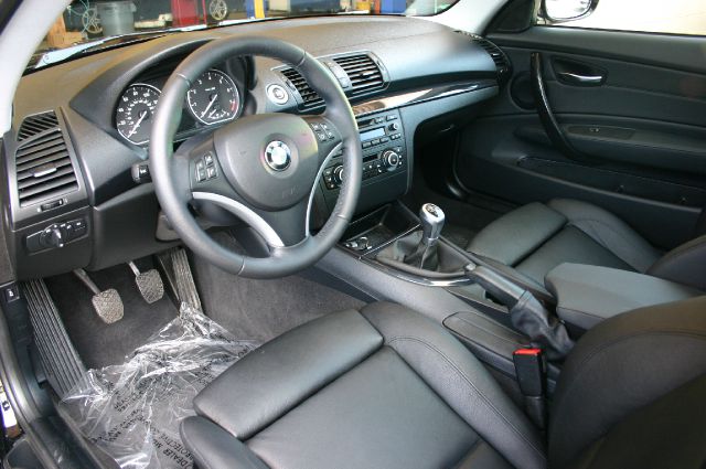 2011 BMW 1 series 2.5L SE