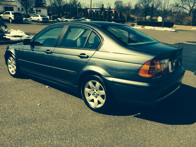 2002 BMW 3-Series 2WD 4dr Heat