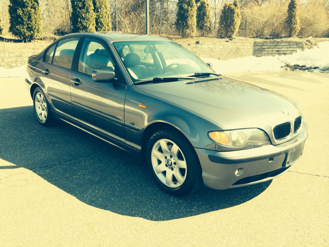 2002 BMW 3-Series 2WD 4dr Heat