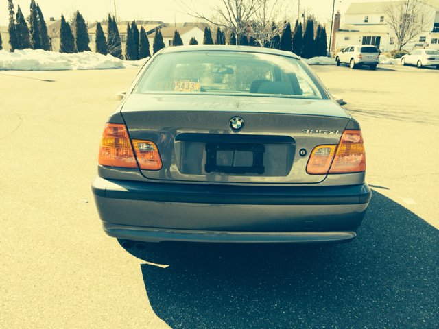 2002 BMW 3-Series 2WD 4dr Heat