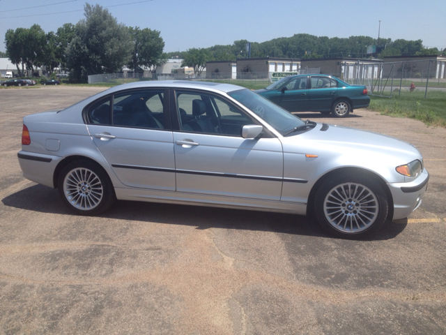 2002 BMW 3-Series 2WD 4dr Heat