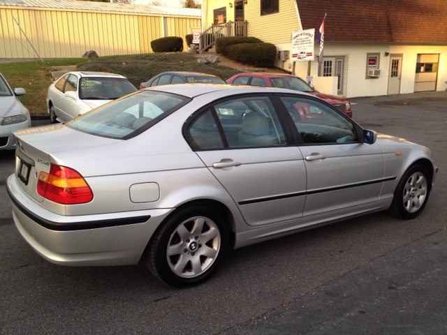 2003 BMW 3-Series 2WD 4dr Heat