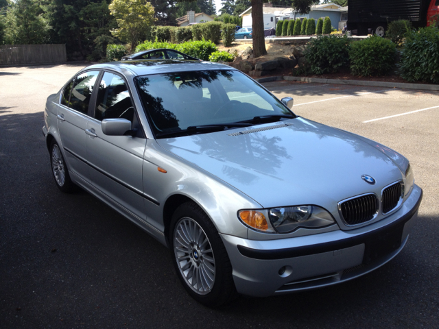 2003 BMW 3-Series 4WD 4dr Heat