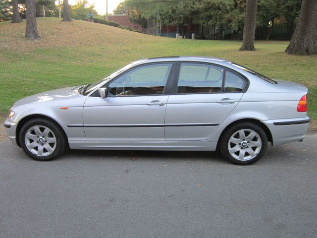 2002 BMW 3 series 2WD 4dr Heat