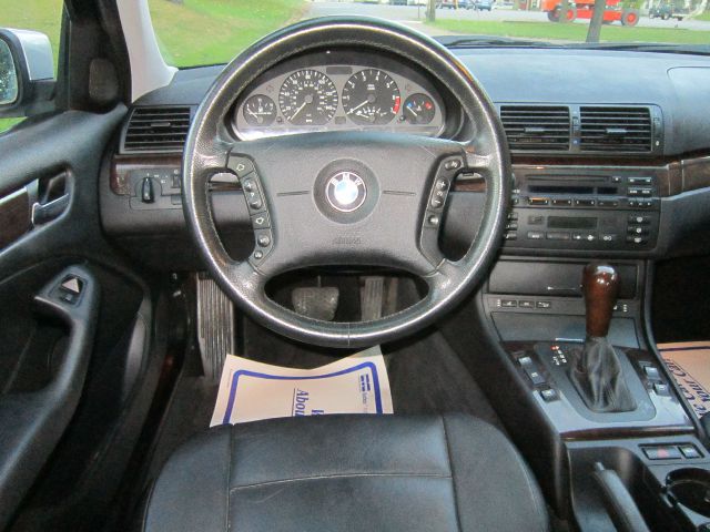 2002 BMW 3 series 2WD 4dr Heat