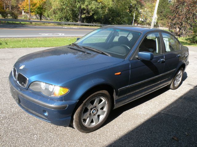 2002 BMW 3 series 2WD 4dr Heat