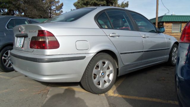 2002 BMW 3 series 2WD 4dr Heat