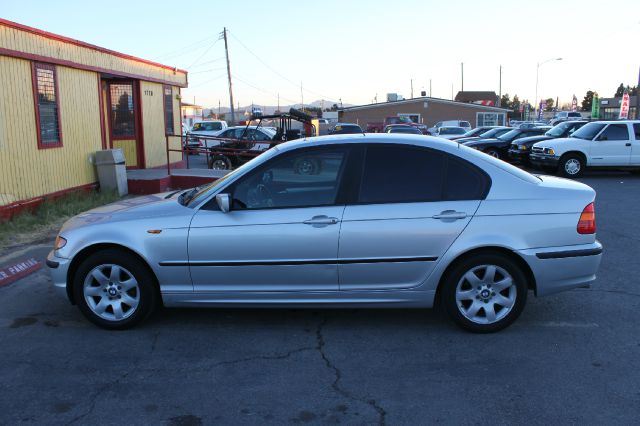 2002 BMW 3 series 2WD 4dr Heat