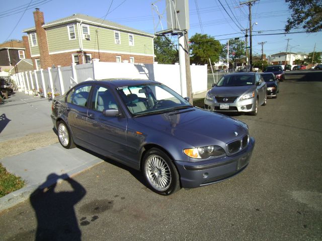 2002 BMW 3 series 2WD 4dr Heat