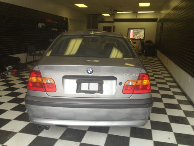 2004 BMW 3 series 2WD 4dr Heat