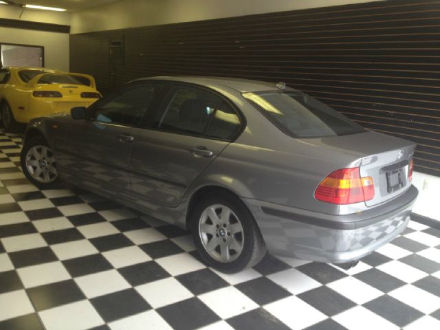 2004 BMW 3 series 2WD 4dr Heat