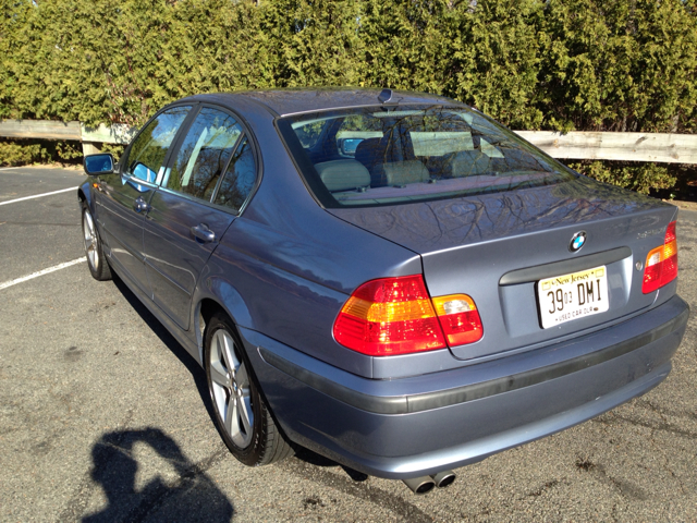 2004 BMW 3 series 2WD 4dr Heat