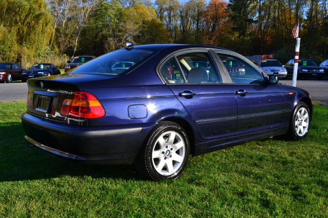 2004 BMW 3 series 2WD 4dr Heat