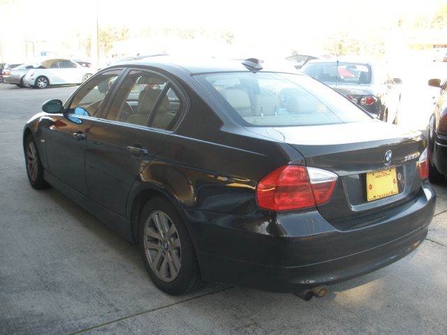 2006 BMW 3 series 2WD 4dr Heat