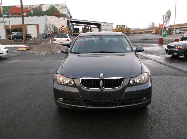 2006 BMW 3 series 2WD 4dr Heat