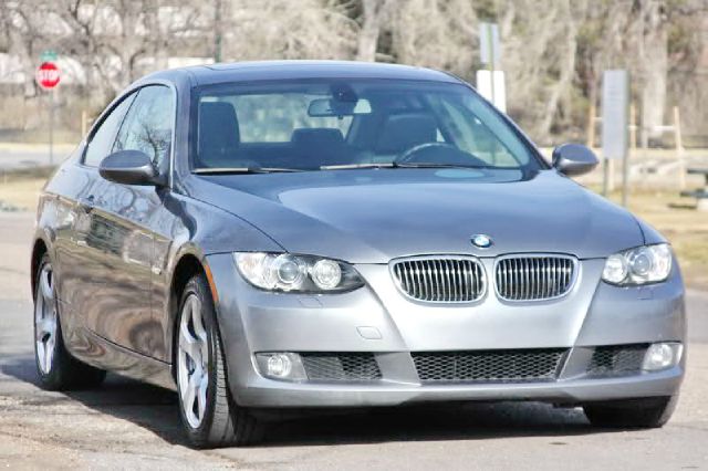 2008 BMW 3 series 4X4 Sunroof, Leather