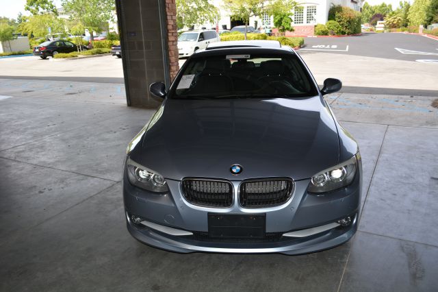 2011 BMW 3 series T6 AWD Moon Roof Leather