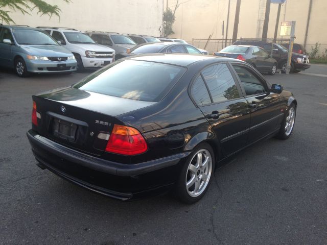 2001 BMW 3 series SLE - 7pass AWD At Brookvi