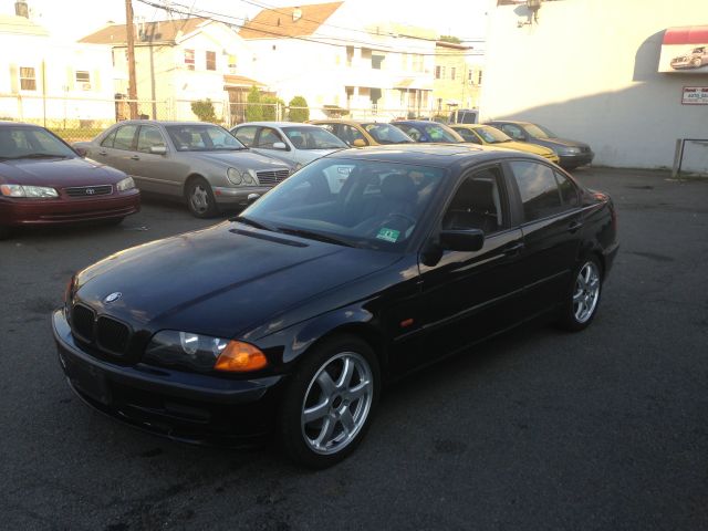 2001 BMW 3 series SLE - 7pass AWD At Brookvi