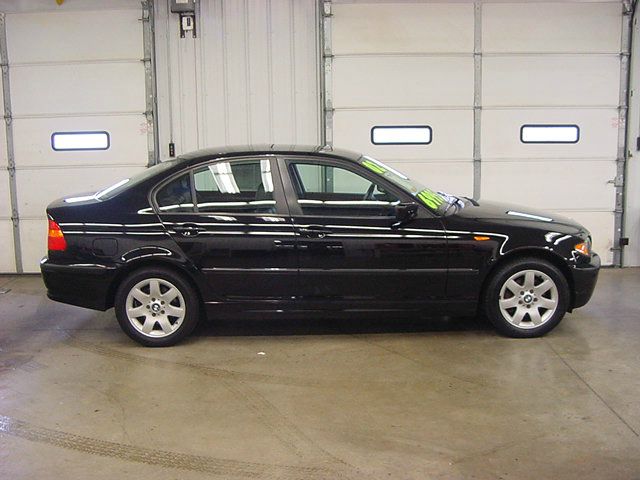 2002 BMW 3 series 2WD 4dr Heat