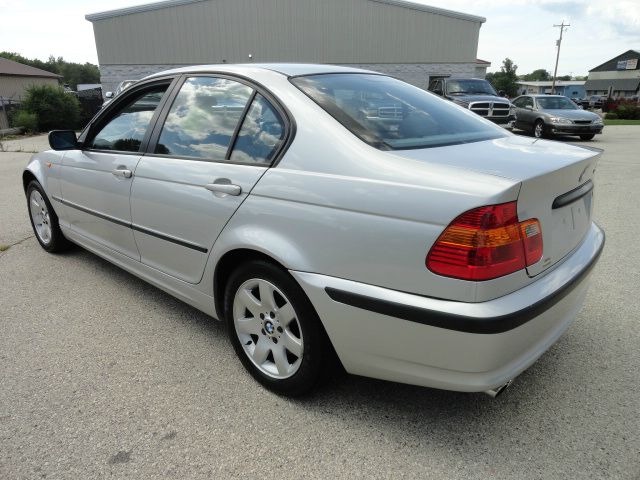 2002 BMW 3 series 2WD 4dr Heat