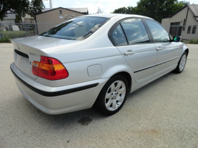 2002 BMW 3 series 2WD 4dr Heat