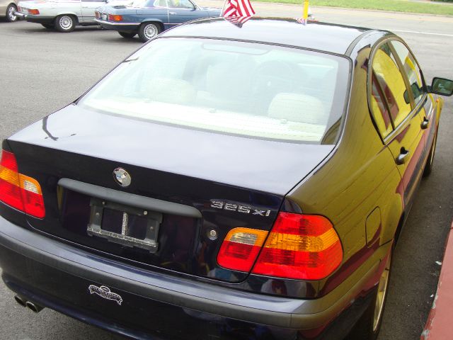 2002 BMW 3 series 2WD 4dr Heat