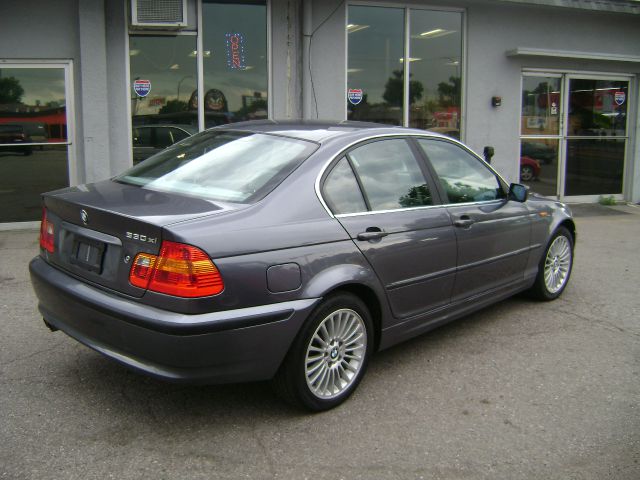 2002 BMW 3 series 4WD 4dr Heat