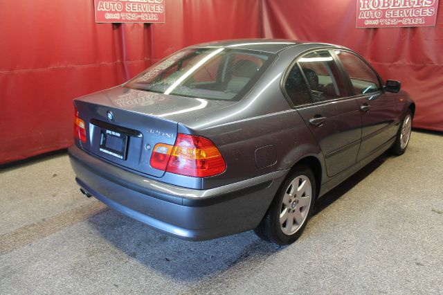 2002 BMW 3 series 2WD 4dr Heat