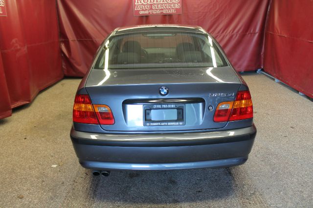 2002 BMW 3 series 2WD 4dr Heat