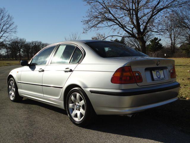 2002 BMW 3 series 2WD 4dr Heat