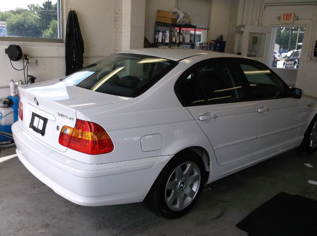 2003 BMW 3 series 2WD 4dr Heat