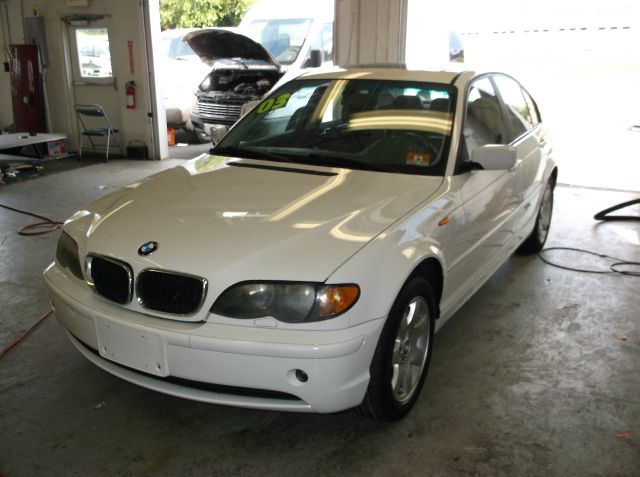 2003 BMW 3 series 2WD 4dr Heat