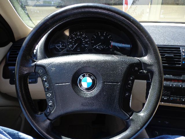 2003 BMW 3 series 2WD 4dr Heat