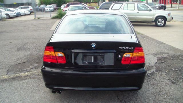 2003 BMW 3 series 4WD 4dr Heat