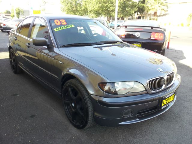 2003 BMW 3 series 4WD 4dr Heat