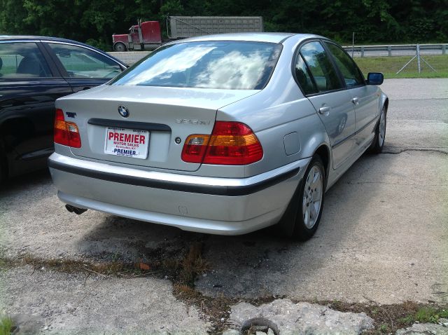 2003 BMW 3 series 2WD 4dr Heat