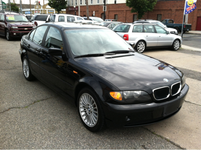 2003 BMW 3 series 2WD 4dr Heat